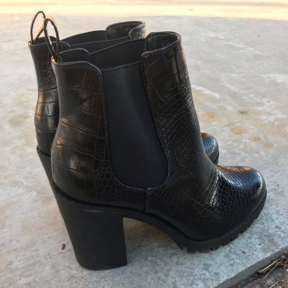 Soda Shoes - Glove croc combat slip on heels bootie size 7